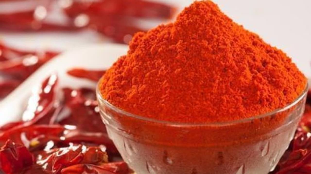 'നടപടിയില് തൃപ്തി പോര'; തൃശൂരിൽ എഴുപതുകാരി വനിതാ കമ്മിഷന് നേരെ മുളകുപൊടി എറിഞ്ഞു 'നടപടിയില് തൃപ്തി പോര'; തൃശൂരിൽ എഴുപതുകാരി വനിതാ കമ്മിഷന് നേരെ മുളകുപൊടി എറിഞ്ഞു