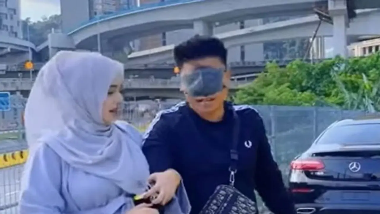 पति के एक काम से महिला इतनी खुश हुई कि गिफ्ट में दी उसे 5 करोड़ की कार, जानिए वह कौन सा था अनोखा काम पति के एक काम से महिला इतनी खुश हुई कि गिफ्ट में दी उसे 5 करोड़ की कार, जानिए वह कौन सा था अनोखा काम