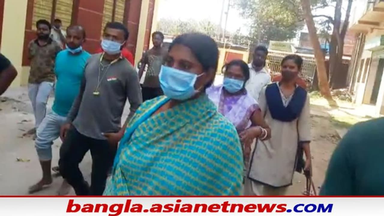 পুরুলিয়ায় কাউন্সিলর খুন, আদালতে তপন কান্দুর স্ত্রী র গোপন জবানবন্দি ঘিরে বাড়ছে রাজনৈতিক তরজা পুরুলিয়ায় কাউন্সিলর খুন, আদালতে তপন কান্দুর স্ত্রী র গোপন জবানবন্দি ঘিরে বাড়ছে রাজনৈতিক তরজা