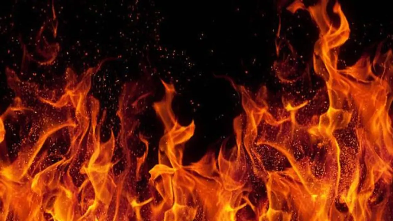 പാലക്കാട് പേഴുങ്കരയിൽ വീട്ടമ്മ തീപ്പൊള്ളലേറ്റ് മരിച്ച നിലയിൽ പാലക്കാട് പേഴുങ്കരയിൽ വീട്ടമ്മ തീപ്പൊള്ളലേറ്റ് മരിച്ച നിലയിൽ