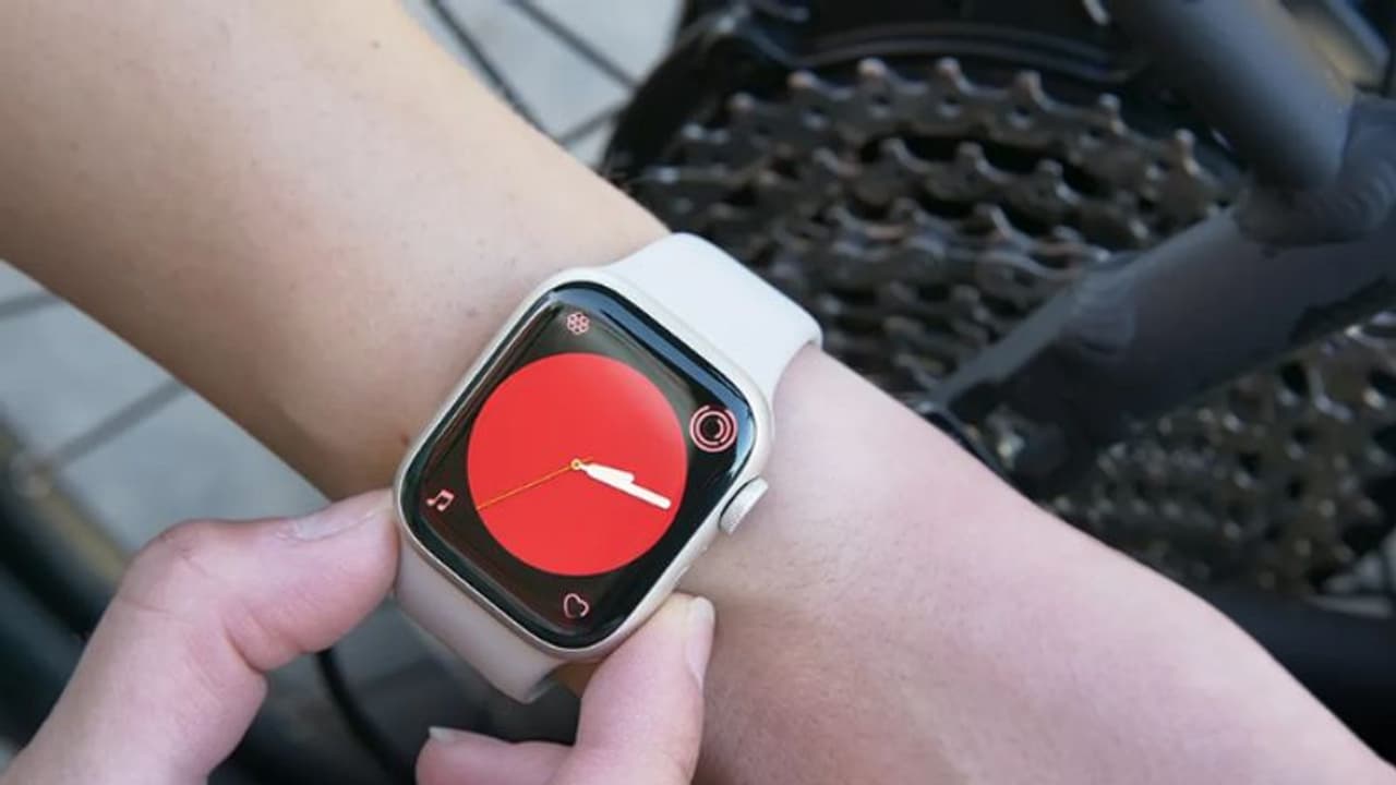  12 കാരിക്ക് രക്ഷകനായി വാച്ച് ; ഹീറോയായി ആപ്പിൾ