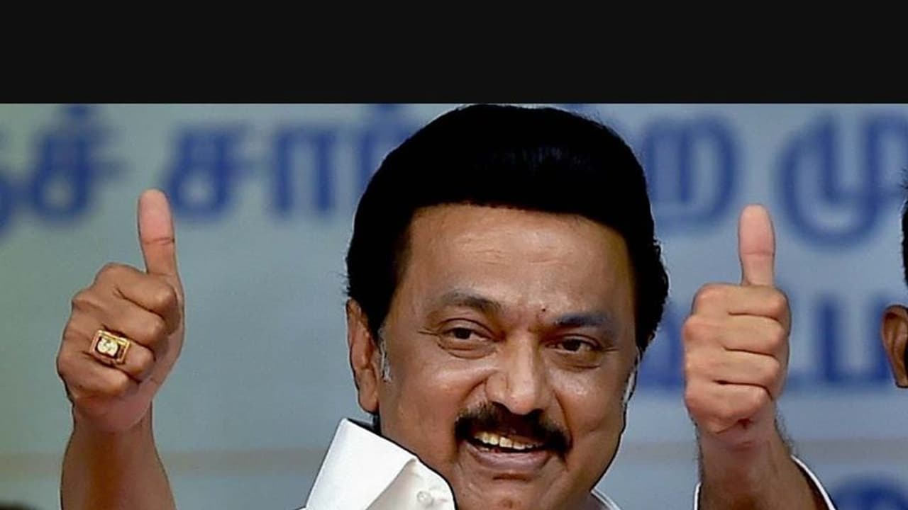 மாநிலத்தை மட்டுமல்ல, மண்ணையும் காக்கும் பட்ஜெட்.. எம்ஆர்கேவை வியந்து வியந்து பாராட்டிய ஸ்டாலின். மாநிலத்தை மட்டுமல்ல, மண்ணையும் காக்கும் பட்ஜெட்.. எம்ஆர்கேவை வியந்து வியந்து பாராட்டிய ஸ்டாலின்.