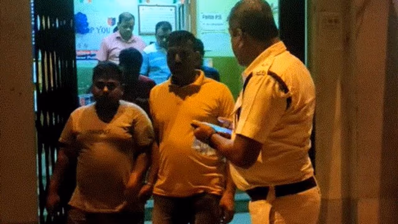 মাছের ভেড়িতে লুকিয়েও পার পাওয়া গেল না, রিজেন্ট পার্ক গুলিকাণ্ডে পুলিশের জালে মূল অভিযুক্ত মাছের ভেড়িতে লুকিয়েও পার পাওয়া গেল না, রিজেন্ট পার্ক গুলিকাণ্ডে পুলিশের জালে মূল অভিযুক্ত