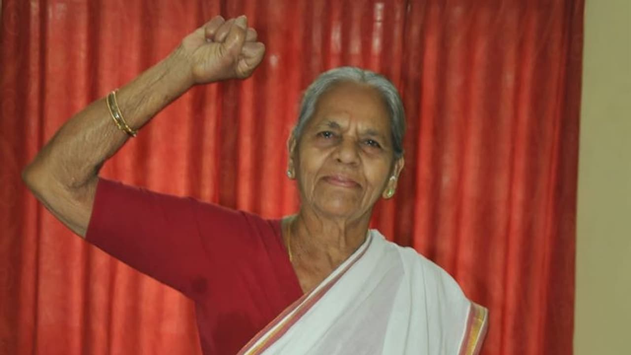 తలపై 10 వేల రివార్డు.. నిజాంకు చిక్కని చాతుర్యం, మల్లు స్వరాజ్యం పోరాట ప్రస్థానం ఇదే