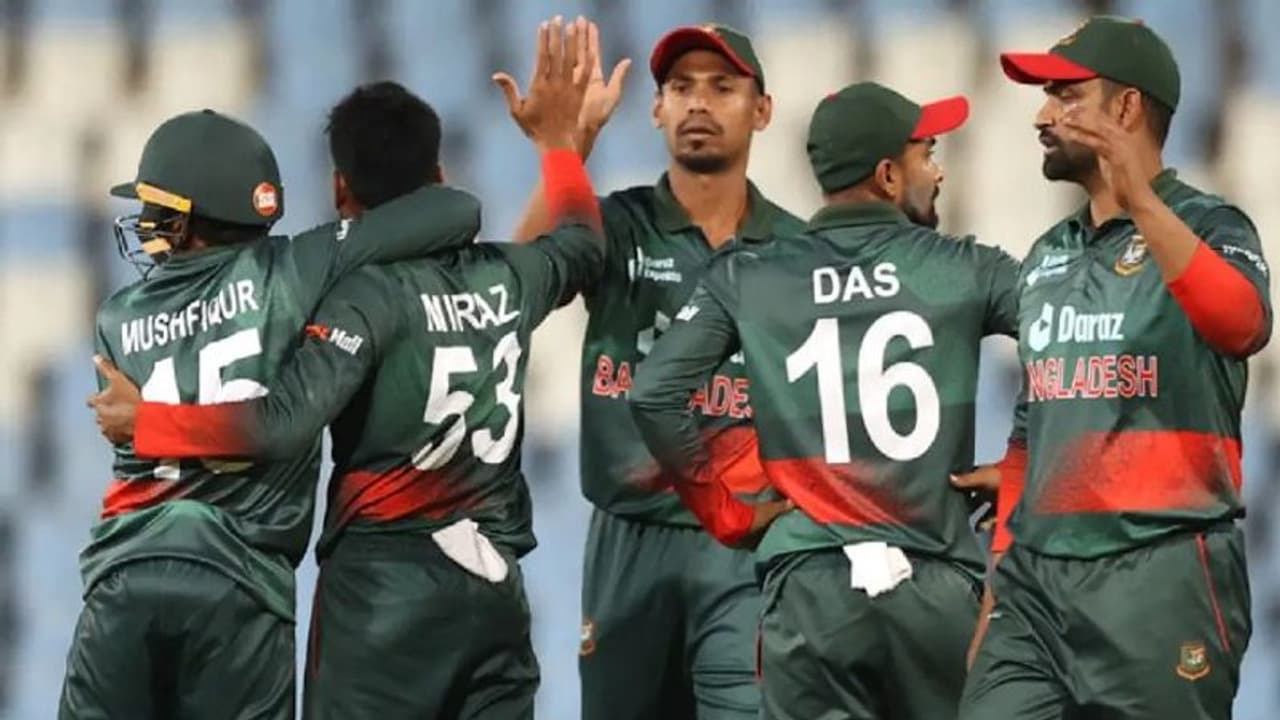 தென்னாப்பிரிக்க மண்ணில் ODI ல் முதல் முறையாக வெற்றி பெற்று வரலாற்று சாதனை படைத்தது வங்கதேசம் தென்னாப்பிரிக்க மண்ணில் ODI ல் முதல் முறையாக வெற்றி பெற்று வரலாற்று சாதனை படைத்தது வங்கதேசம்