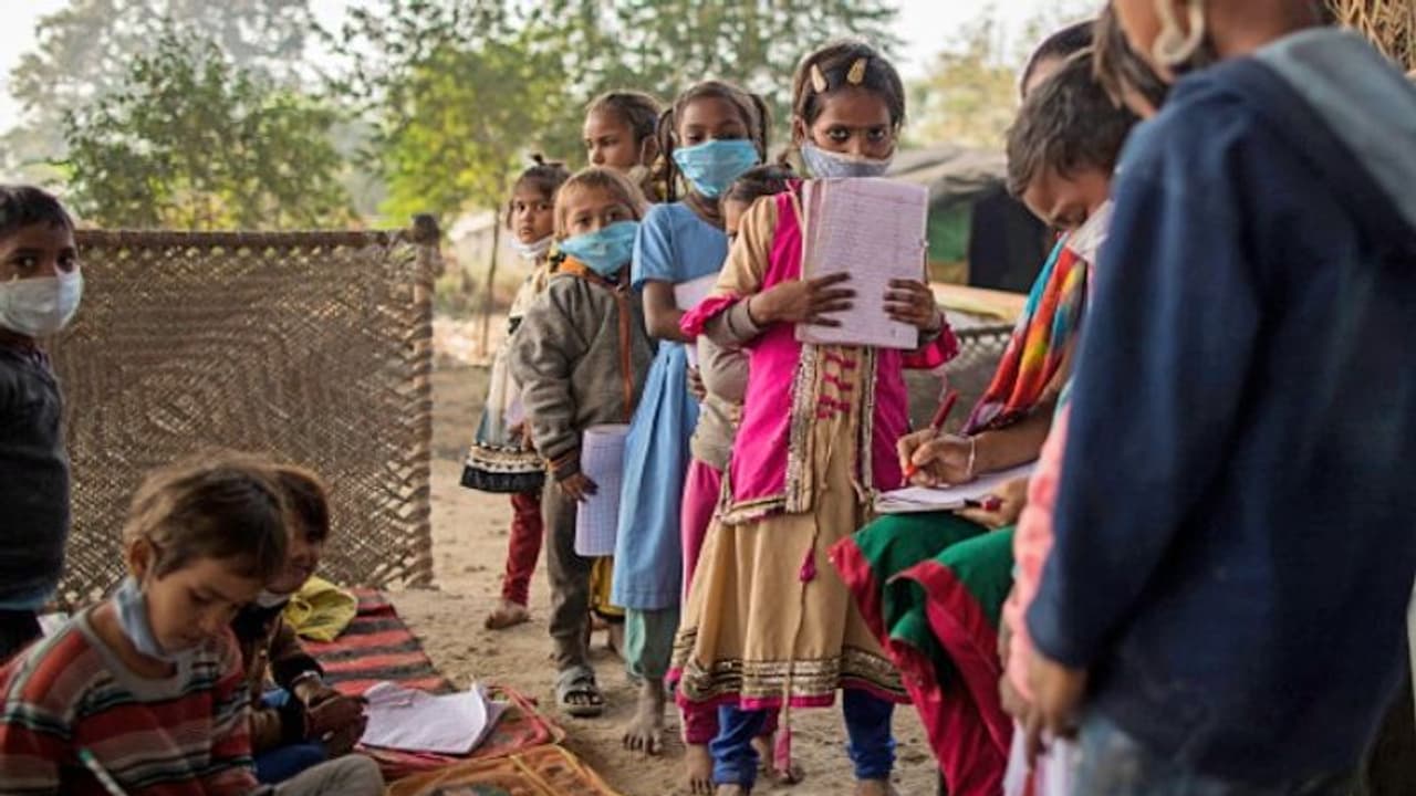 মহামারির ক্ষতি মৌলিক দক্ষতাই হারিয়ে ফেলেছে শিশুরা, সমীক্ষায় সামনে এল ভয়ঙ্কর তথ্য মহামারির ক্ষতি মৌলিক দক্ষতাই হারিয়ে ফেলেছে শিশুরা, সমীক্ষায় সামনে এল ভয়ঙ্কর তথ্য