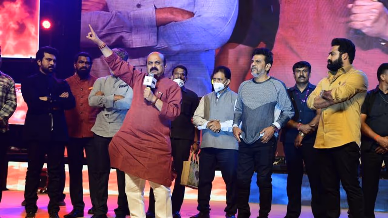 RRR ಸಿನಿಮಾ ಪ್ರಿ ರಿಲೀಸ್ ಕಾರ್ಯಕ್ರಮ, ಸ್ವಾತಂತ್ರ್ಯ ಹೋರಾಟದ ಸತ್ಯ ಹೊರಬರಬೇಕು​: ಬೊಮ್ಮಾಯಿ!