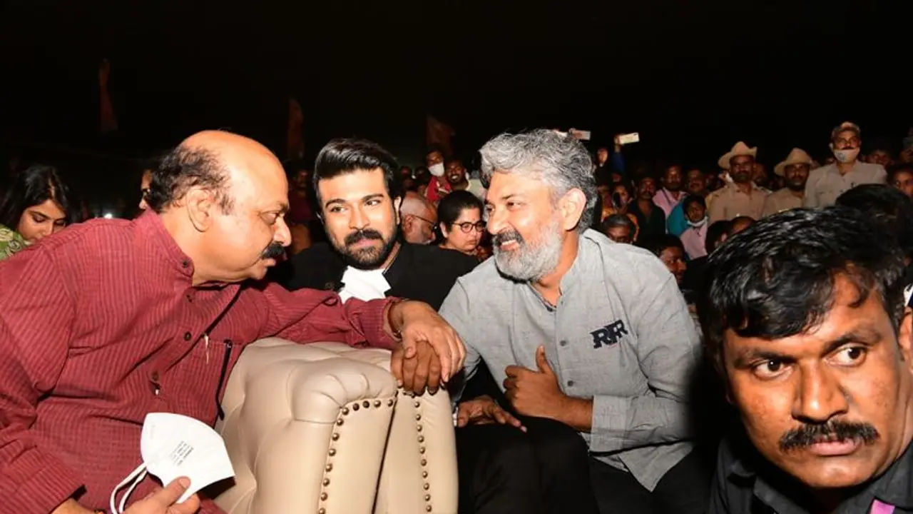 RRR Movie pre release ಪ್ರೇಕ್ಷಕರ ಮಧ್ಯೆ ಅಪ್ಪು ಭಾವಚಿತ್ರ, ಕನ್ನಡದಲ್ಲಿ ಎನ್‌ಟಿಆರ್ ಭಾಷಣ!