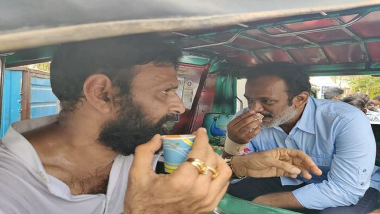 ఆటోలో మంత్రి కొడాలి నాని, వంగవీటి రాధా.. వైరల్ అవుతున్న ఫొటో.. అసలేం ఏం జరిగిందంటే.. ఆటోలో మంత్రి కొడాలి నాని, వంగవీటి రాధా.. వైరల్ అవుతున్న ఫొటో.. అసలేం ఏం జరిగిందంటే..