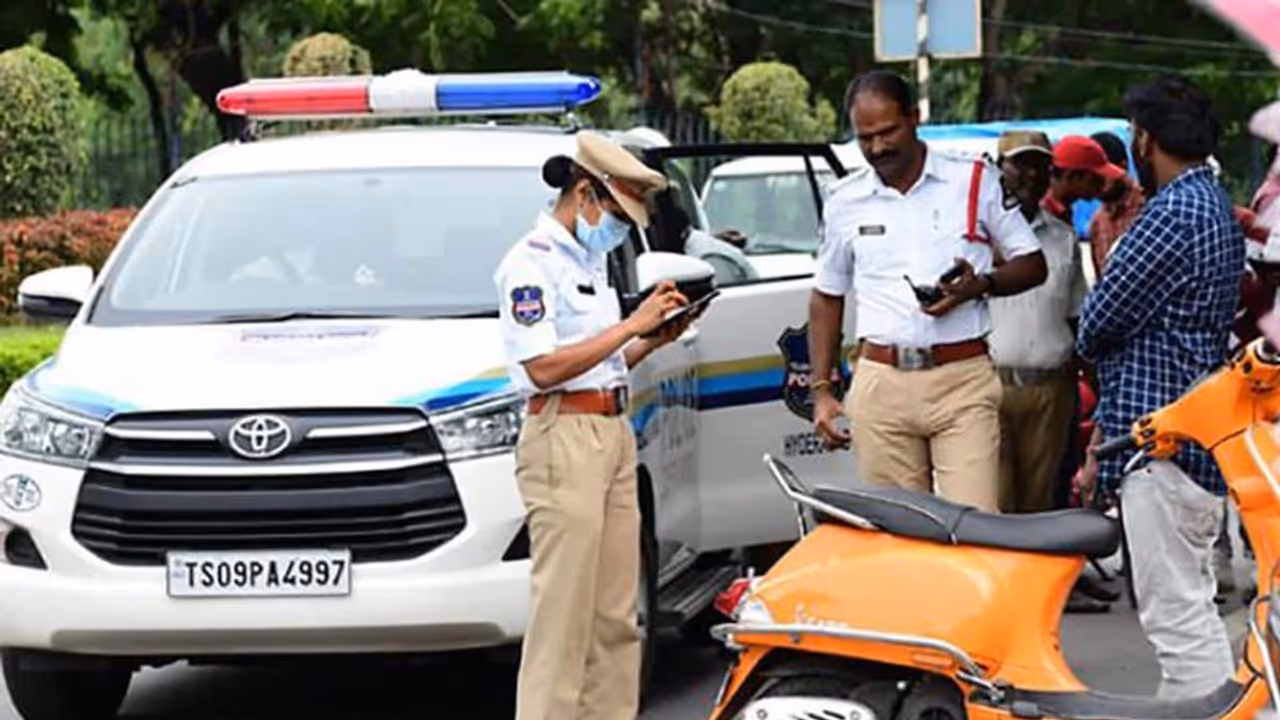 పెండింగ్ చలాన్లపై ఆఫర్: నేటితో ముగియనున్న గడువు, ఇప్పటి వరకు ఎన్ని క్లియర్ అయ్యాయంటే..? పెండింగ్ చలాన్లపై ఆఫర్: నేటితో ముగియనున్న గడువు, ఇప్పటి వరకు ఎన్ని క్లియర్ అయ్యాయంటే..?