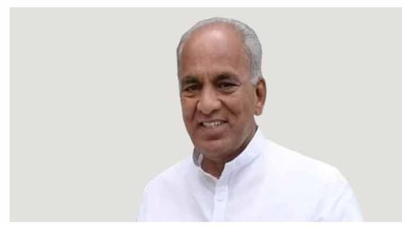 Munugode bypoll 2022: పాల్వాయి స్రవంతితో కాంగ్రెస్ అగ్రనేతల చర్చలు Munugode bypoll 2022: పాల్వాయి స్రవంతితో కాంగ్రెస్ అగ్రనేతల చర్చలు