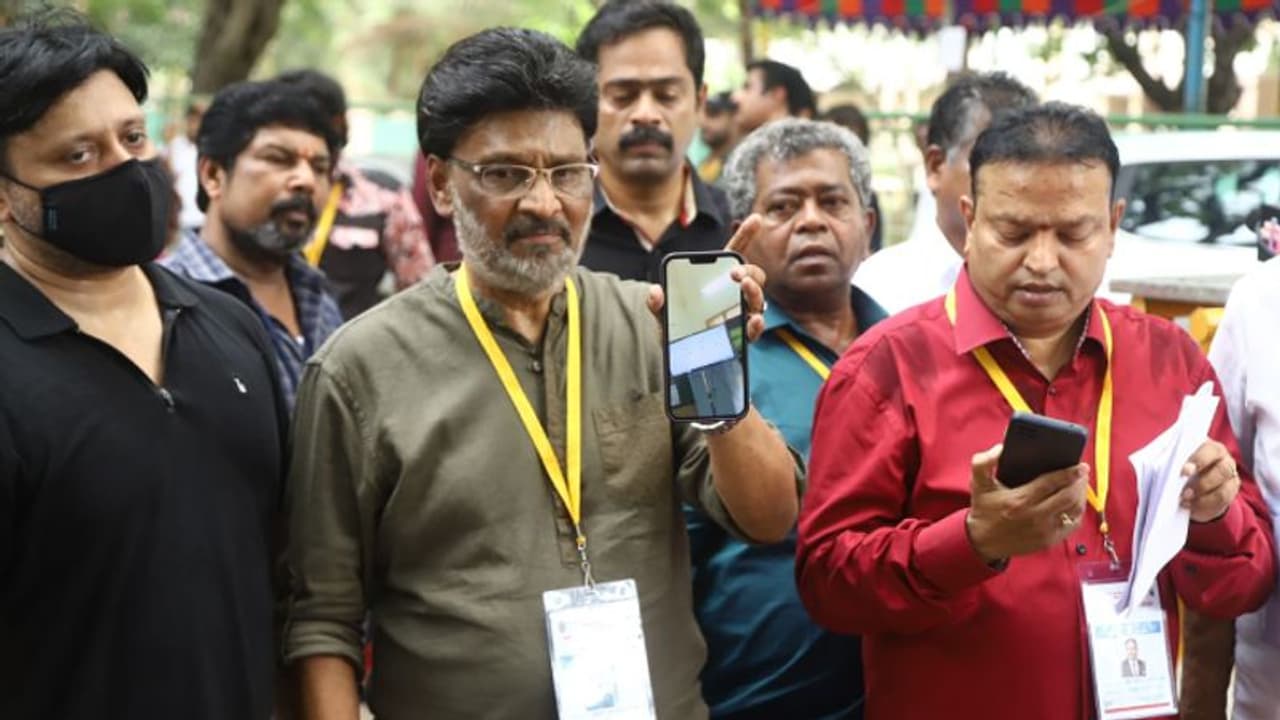 நடிகர் சங்க தேர்தலில் தில்லுமுல்லு... 138 ஓட்டுகள் அதிகமானது எப்படி? பாக்யராஜ் அணியினர் பரபரப்பு புகார் நடிகர் சங்க தேர்தலில் தில்லுமுல்லு... 138 ஓட்டுகள் அதிகமானது எப்படி? பாக்யராஜ் அணியினர் பரபரப்பு புகார்