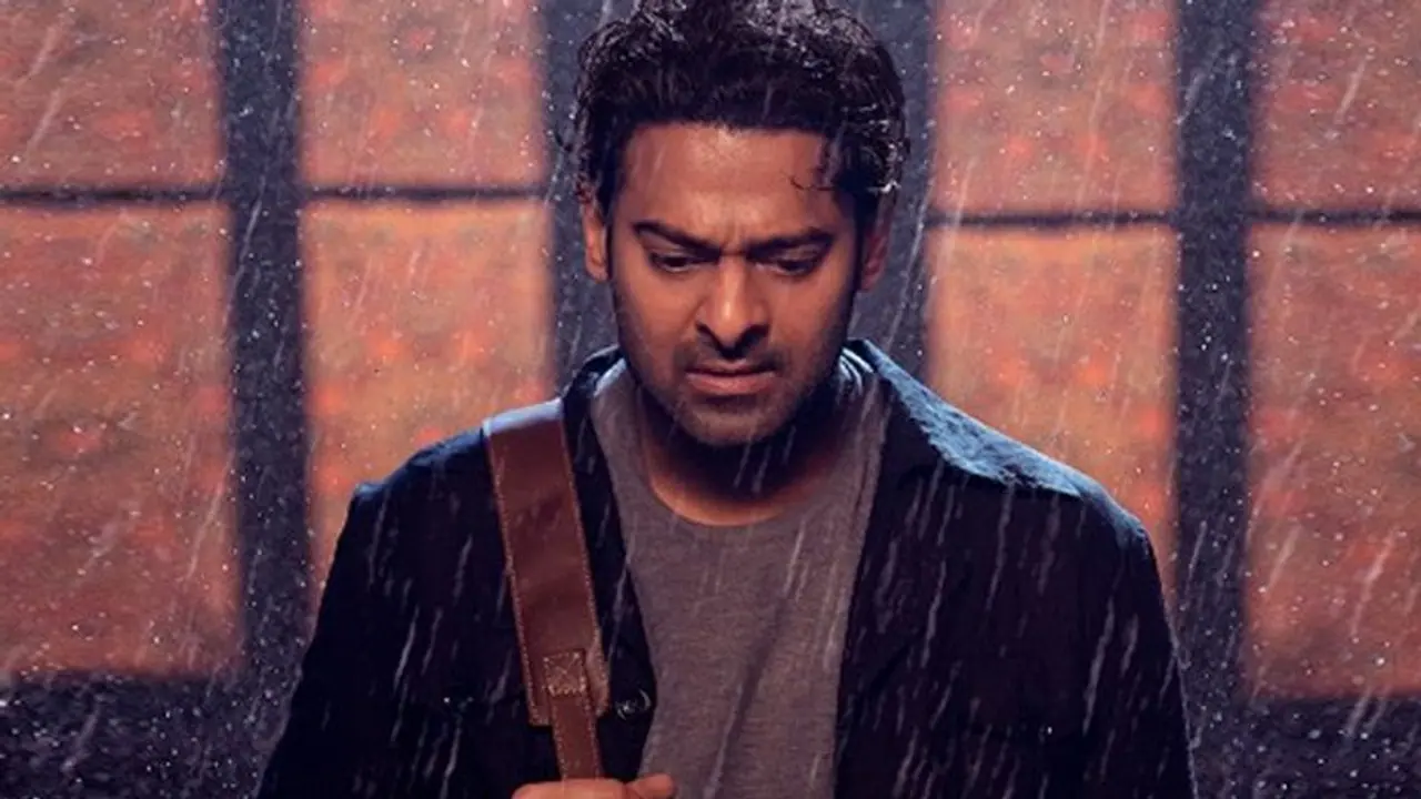 इधर फ्लॉप हुई Prabhas की राधे श्याम, उधर एक्टर को इस वजह से करानी पड़ी सर्जरी