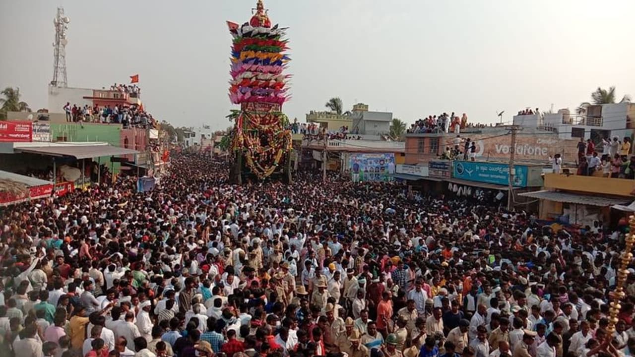 ಹಿಜಾಬ್ ತೀರ್ಪು ಧಿಕ್ಕರಿಸಿ ಬಂದ್ ಎಫೆಕ್ಟ್: ಕರ್ನಾಟಕದ ಇನ್ನಷ್ಟು ಕಡೆ ಮುಸ್ಲಿಂರ ಜಾತ್ರೆ ವ್ಯಾಪಾರಕ್ಕೆ ಬಹಿಷ್ಕಾರ ಹಿಜಾಬ್ ತೀರ್ಪು ಧಿಕ್ಕರಿಸಿ ಬಂದ್ ಎಫೆಕ್ಟ್: ಕರ್ನಾಟಕದ ಇನ್ನಷ್ಟು ಕಡೆ ಮುಸ್ಲಿಂರ ಜಾತ್ರೆ ವ್ಯಾಪಾರಕ್ಕೆ ಬಹಿಷ್ಕಾರ