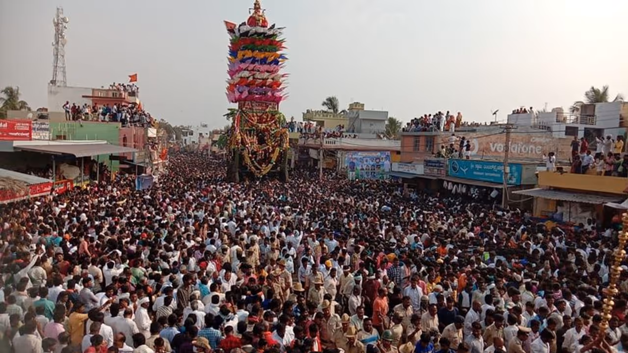 ವಿಜೃಂಭಣೆಯಿಂದ ಜರುಗಿದ ನಾಯಕನಹಟ್ಟಿ ತಿಪ್ಪೇರುದ್ರಸ್ವಾಮಿ ರಥೋತ್ಸವ, ಕಣ್ಣಾಯಿಸಿದಷ್ಟು ಜನವೋ ಜನ