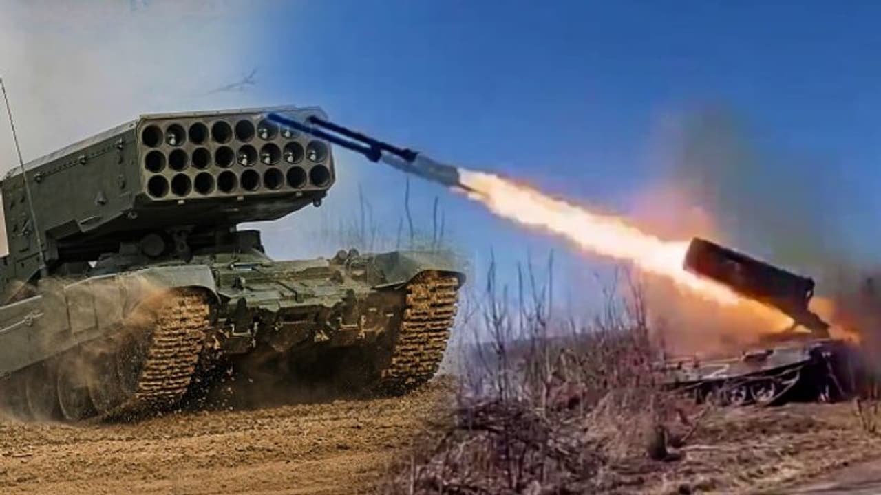 ইউক্রেনে ভয়ঙ্কর মানুষ গলানো বোমা বর্ষণ করছে রাশিয়া, ভিডিও দেখে কাঁপছে গোটা বিশ্ব ইউক্রেনে ভয়ঙ্কর মানুষ গলানো বোমা বর্ষণ করছে রাশিয়া, ভিডিও দেখে কাঁপছে গোটা বিশ্ব