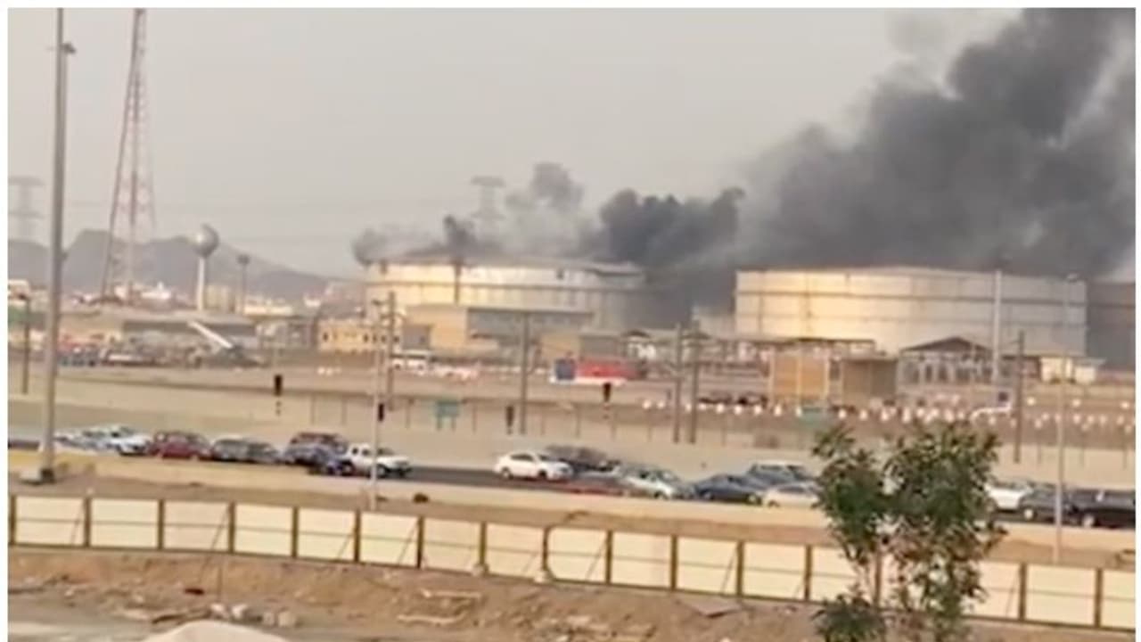 ജിദ്ദയിലെ മിസൈല് ആക്രമണത്തില് അരാംകോയുടെ എണ്ണ ടാങ്കിന് തീപിടിച്ചു ജിദ്ദയിലെ മിസൈല് ആക്രമണത്തില് അരാംകോയുടെ എണ്ണ ടാങ്കിന് തീപിടിച്ചു