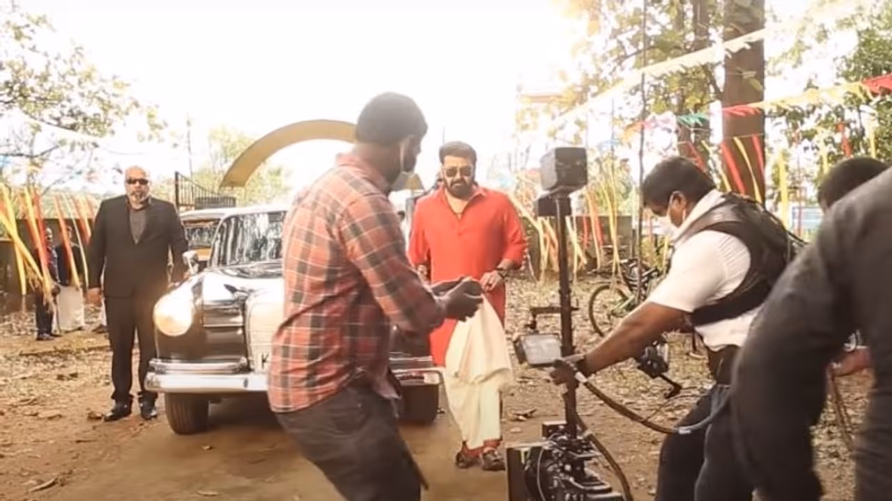 Aaraattu BTS Video : ഗോപന്റെ മാസ് എന്ട്രി; 'ആറാട്ട്' ബിഹൈന്ഡ് ദ് സീന്സ് വീഡിയോ Aaraattu BTS Video : ഗോപന്റെ മാസ് എന്ട്രി; 'ആറാട്ട്' ബിഹൈന്ഡ് ദ് സീന്സ് വീഡിയോ