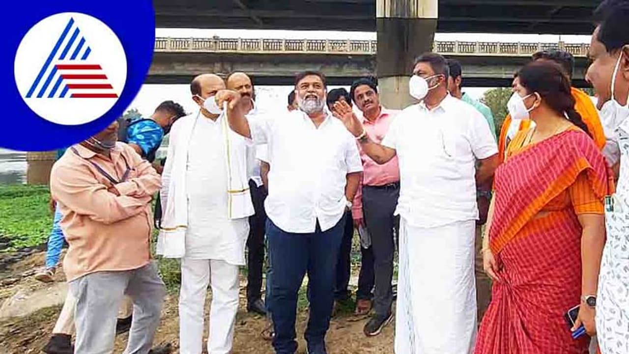 ನನಗೆ ನಿಮ್ಮ ಓಟ್ ಬೇಡ, ಯಾರಿಗಾದ್ರೂ ಹಾಕೊಳ್ಳಿ..! : ರವೀಂದ್ರ ಶ್ರೀಕಂಠಯ್ಯ ದರ್ಪ ನನಗೆ ನಿಮ್ಮ ಓಟ್ ಬೇಡ, ಯಾರಿಗಾದ್ರೂ ಹಾಕೊಳ್ಳಿ..! : ರವೀಂದ್ರ ಶ್ರೀಕಂಠಯ್ಯ ದರ್ಪ