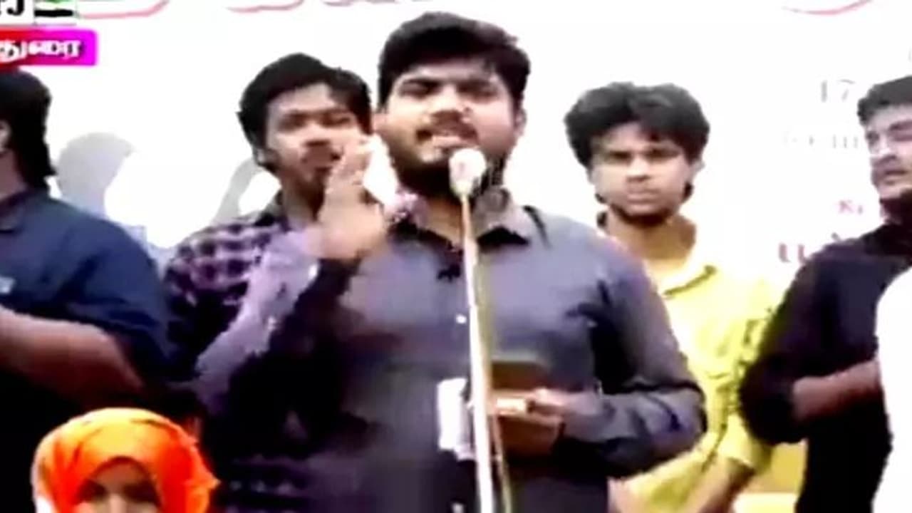 சங்பரிவார் சொன்னால் ஸ்டாலின் அரசு கேட்டுக்கொள்கிறது.. வேண்டாம் வம்பு.. தமிழக அரசை எச்சரித்த தவ்ஹித் ஜமாத். சங்பரிவார் சொன்னால் ஸ்டாலின் அரசு கேட்டுக்கொள்கிறது.. வேண்டாம் வம்பு.. தமிழக அரசை எச்சரித்த தவ்ஹித் ஜமாத்.