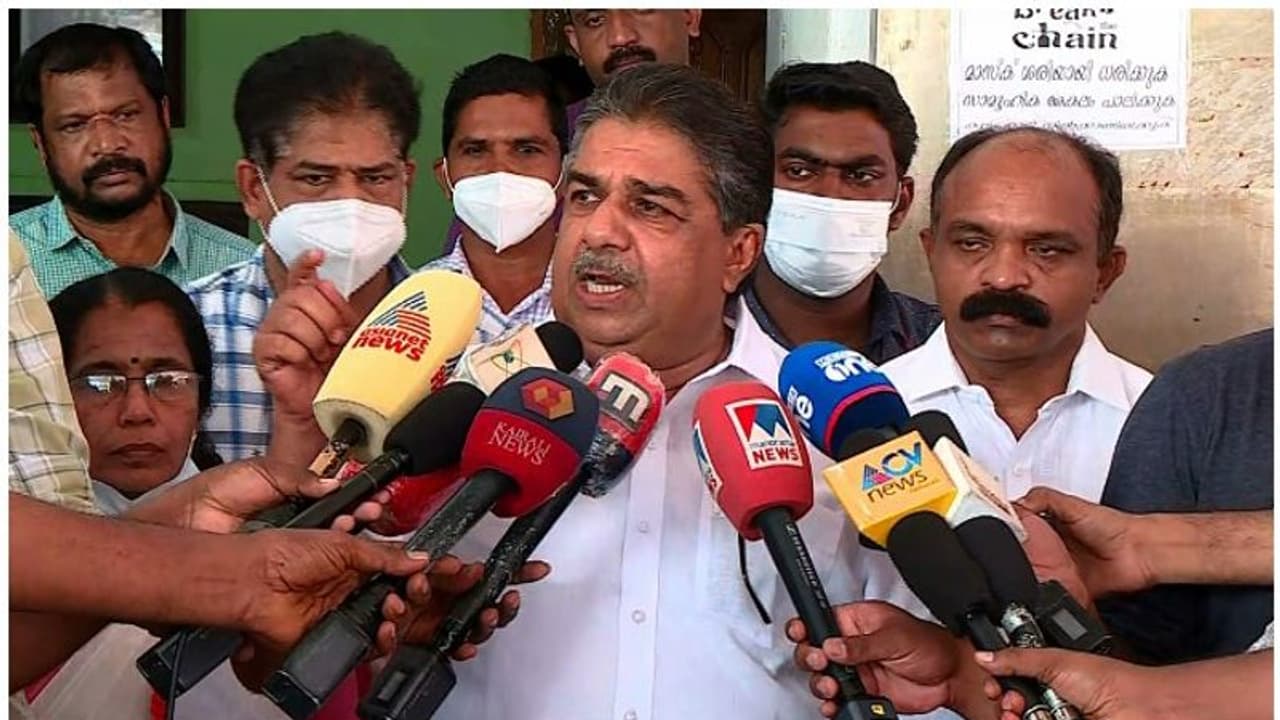 K Rail : 'എനിക്ക് തെറ്റ് പറ്റിയതാകാം, മനുഷ്യന് തെറ്റ് പറ്റാമല്ലോ', ബഫർ സോണിൽ തിരുത്തുമായി മന്ത്രി സജി ചെറിയാൻ K Rail : 'എനിക്ക് തെറ്റ് പറ്റിയതാകാം, മനുഷ്യന് തെറ്റ് പറ്റാമല്ലോ', ബഫർ സോണിൽ തിരുത്തുമായി മന്ത്രി സജി ചെറിയാൻ