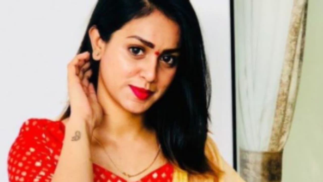 Telugu Actress Gayathri : തെലുങ്ക് നടി ഗായത്രി കാറപകടത്തില്‍ മരിച്ചു