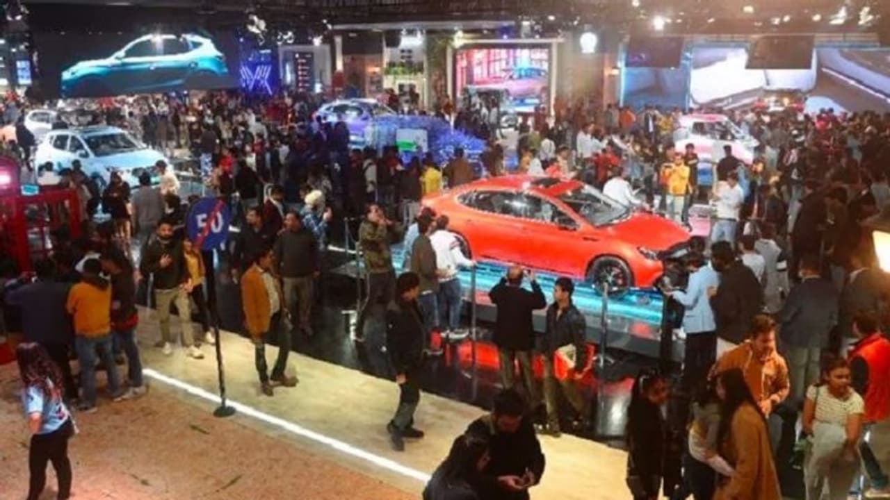 largest vehicle exhibition:వచ్చే ఏడాది జనవరిలో ఆటో ఎక్స్పో షో.. కొత్త డేట్స్ ఫిక్స్.. వారి కోసం ప్రత్యేకంగా.. largest vehicle exhibition:వచ్చే ఏడాది జనవరిలో ఆటో ఎక్స్పో షో.. కొత్త డేట్స్ ఫిక్స్.. వారి కోసం ప్రత్యేకంగా..