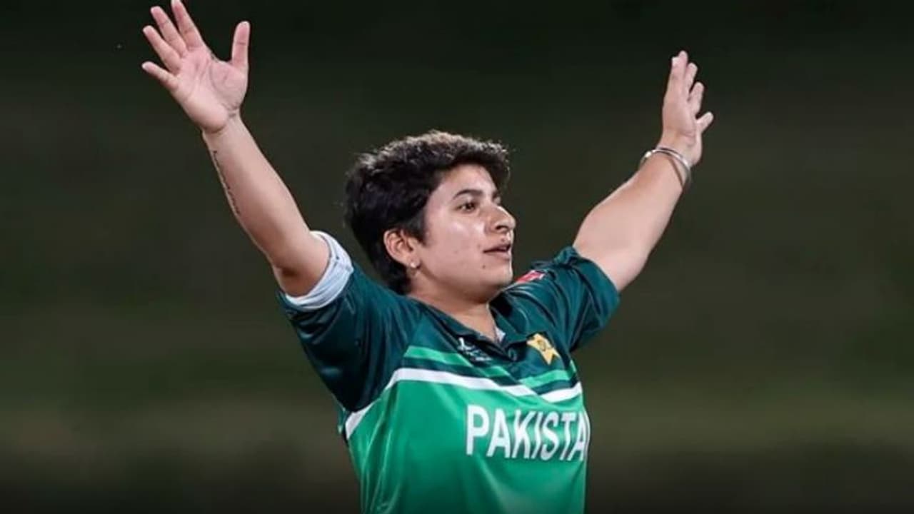 নিদা দারের স্পিনের ছোঁবলে কুপকাত ক্যারেবিয়ানরা, পাকিস্তানের জয়ে সেমির অঙ্ক সোজা হল ভারতের নিদা দারের স্পিনের ছোঁবলে কুপকাত ক্যারেবিয়ানরা, পাকিস্তানের জয়ে সেমির অঙ্ক সোজা হল ভারতের