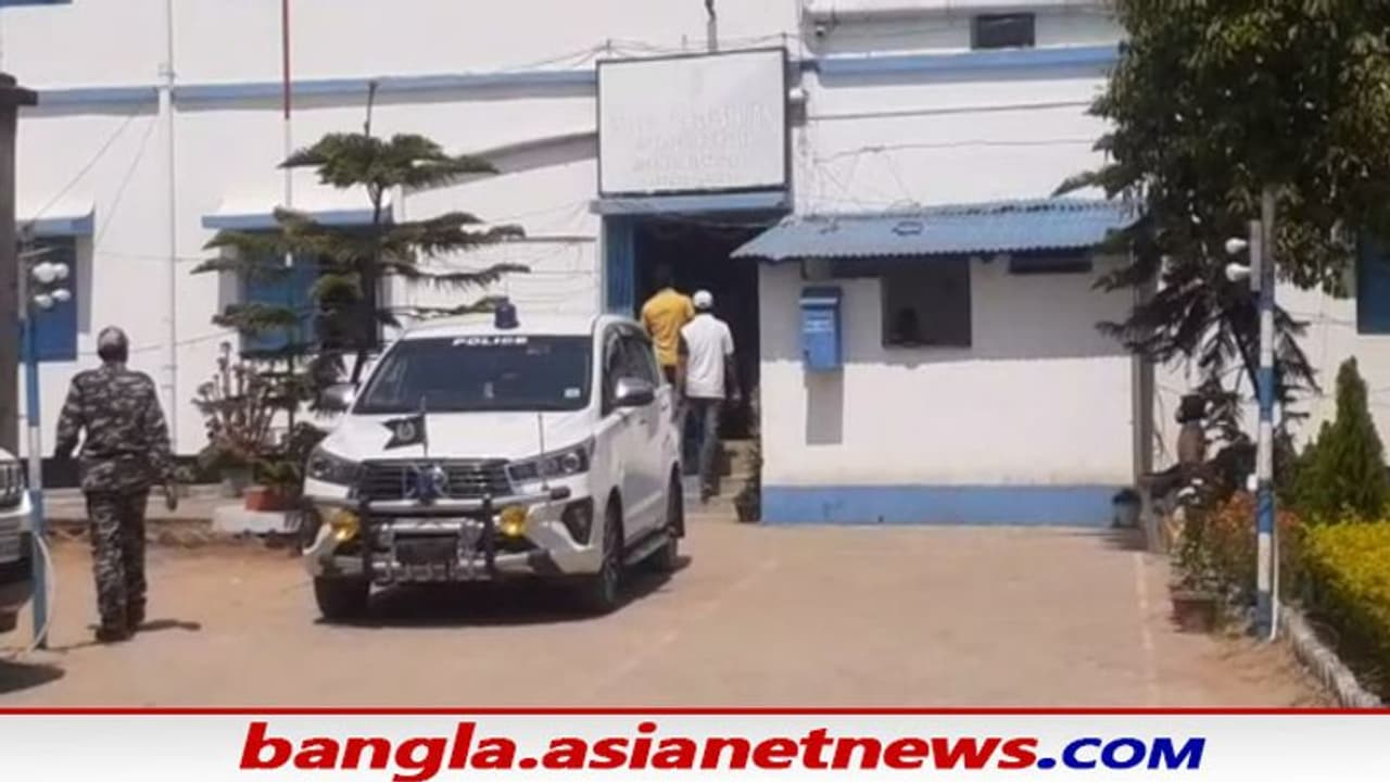 কংগ্রেস কাউন্সিলর খুনে ঝালদার আইসি কে অব্যাহতি, একের পর এক অভিযোগ আসতেই সিদ্ধান্ত প্রশাসনের কংগ্রেস কাউন্সিলর খুনে ঝালদার আইসি কে অব্যাহতি, একের পর এক অভিযোগ আসতেই সিদ্ধান্ত প্রশাসনের