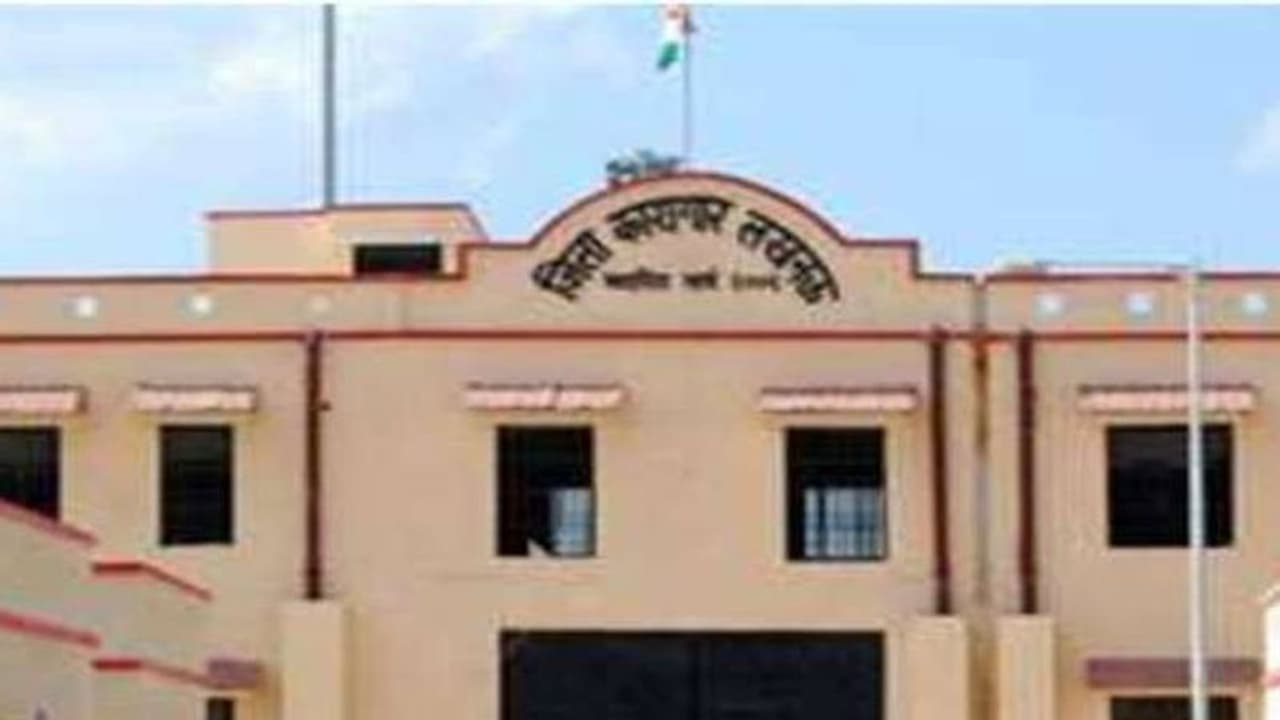 सजायाफ्ता कैदी ने लखनऊ जेल में लगाई फांसी, जानिए क्या है कारण सजायाफ्ता कैदी ने लखनऊ जेल में लगाई फांसी, जानिए क्या है कारण