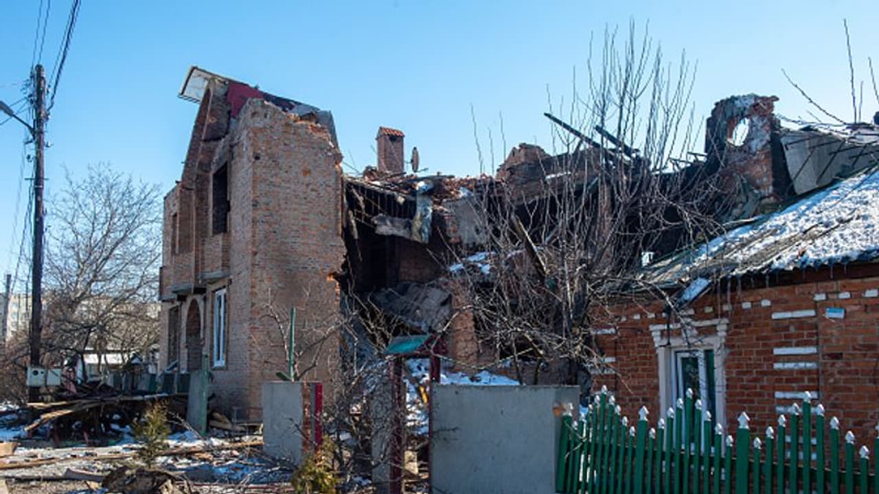 রাশিয়ার বিরুদ্ধ নিষিদ্ধ ফসফরাস বোমা ব্যবহারের অভিযোগ ইউক্রেনের, জানুন কতটা ক্ষতিকর এই যুদ্ধাস্ত্র 