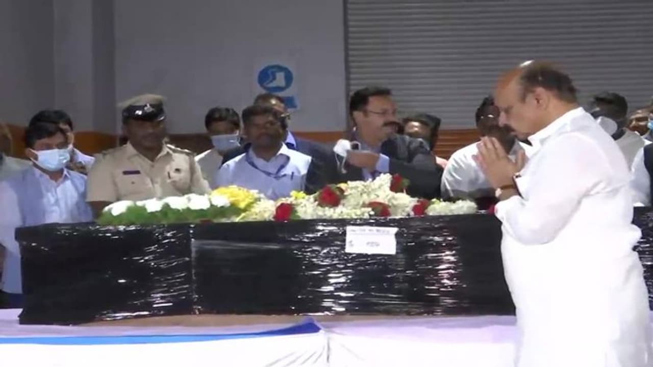 Naveen's body given to SS Medical College, family says, 'future generation can use for research' Naveen's body given to SS Medical College, family says, 'future generation can use for research'