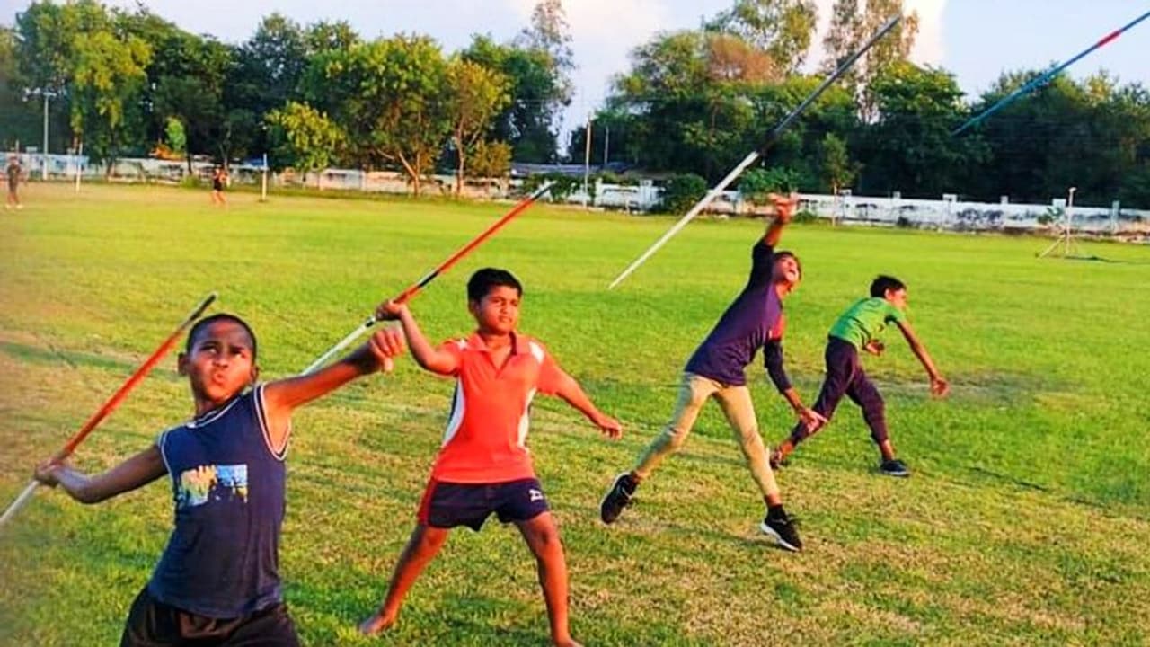 उत्तर प्रदेश में खिलाड़ियों के लिए 'अच्छे दिन आने वाले हैं', भारी भरकम बजट के साथ बदलेगी किस्मत उत्तर प्रदेश में खिलाड़ियों के लिए 'अच्छे दिन आने वाले हैं', भारी भरकम बजट के साथ बदलेगी किस्मत