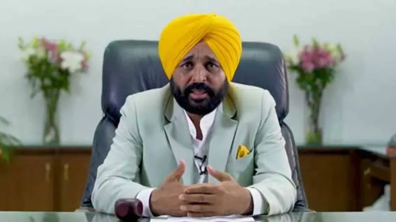 Bhagwant Mann: వివాదంలో చిక్కుకున్న పంజాబ్ సీఎం.. అసలేం జరిగిందంటే? Bhagwant Mann: వివాదంలో చిక్కుకున్న పంజాబ్ సీఎం.. అసలేం జరిగిందంటే?