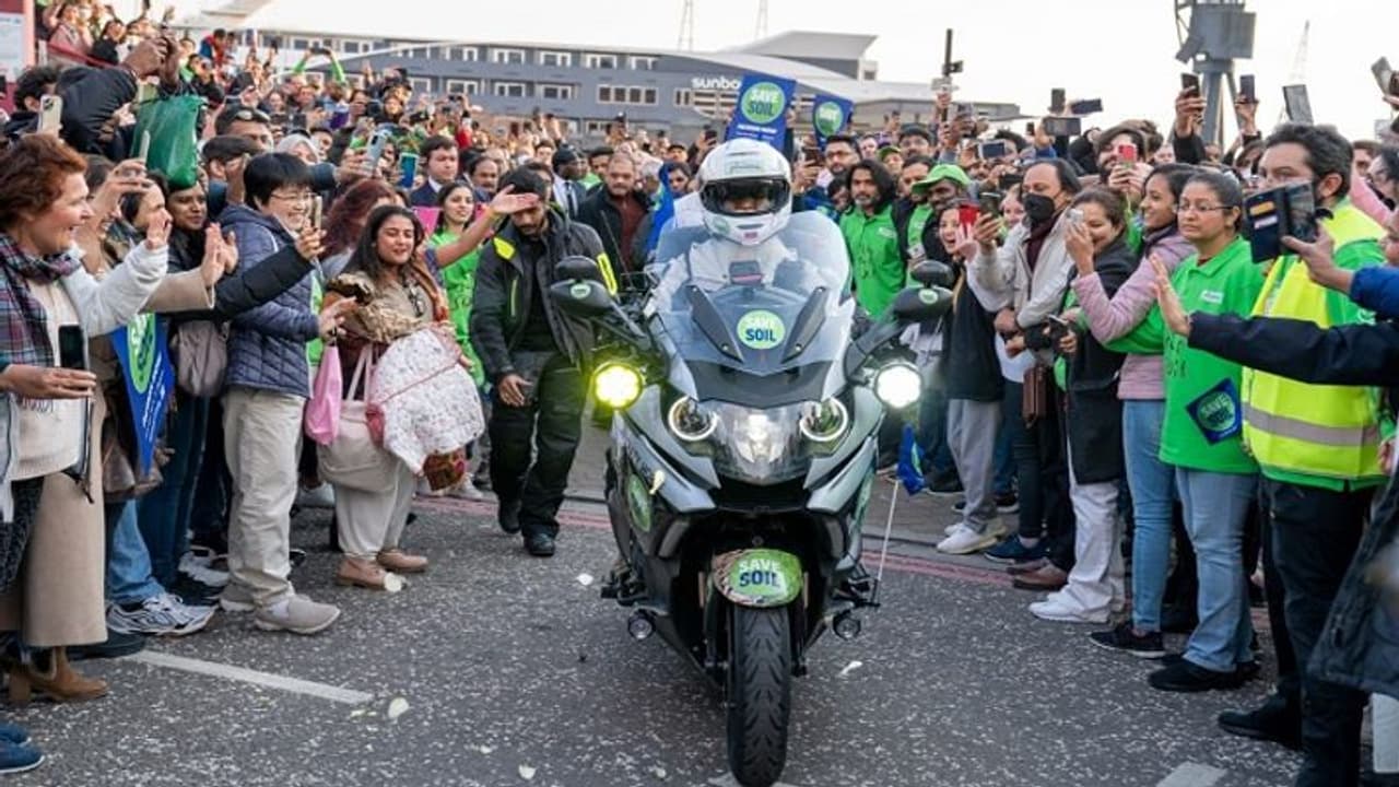 सद्गुरु ने धरती बचाने के लिए लंदन से शुरू की 100 दिनों की बाइक यात्रा, करेंगे 30 हजार किलोमीटर का सफर सद्गुरु ने धरती बचाने के लिए लंदन से शुरू की 100 दिनों की बाइक यात्रा, करेंगे 30 हजार किलोमीटर का सफर