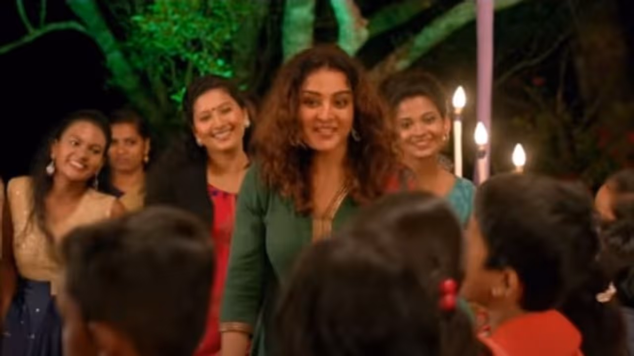 Lalitham Sundaram : മലയാളത്തിന്റെ നൊസ്റ്റാള്ജിക് ഗാനങ്ങള്, 'ലളിതം സുന്ദരം' വീഡിയോ കാണാം Lalitham Sundaram : മലയാളത്തിന്റെ നൊസ്റ്റാള്ജിക് ഗാനങ്ങള്, 'ലളിതം സുന്ദരം' വീഡിയോ കാണാം