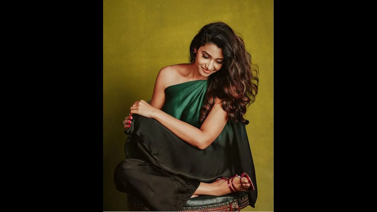 குவியும் பட வாய்ப்பு... கொட்டும் பணம்! பீச் ஹவுஸை தொடர்ந்து ரெஸ்ட்டாரெண்ட் துவங்கும் பிரியா பவானி ஷங்கர்!