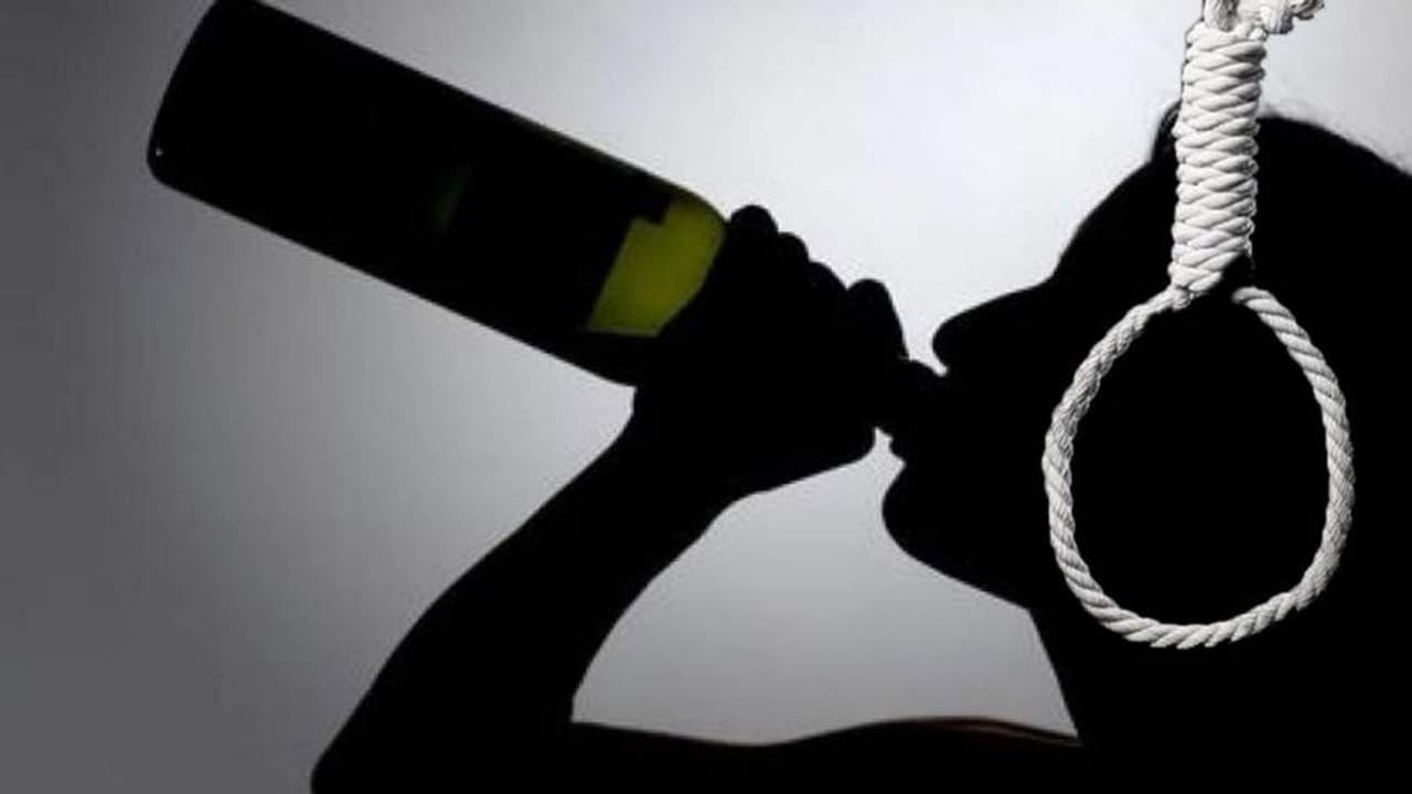 'சரக்கு வேணும்.. இல்லை உன் கல்யாணத்தை நிறுத்திடுவேன்..' தங்கையிடம் சவால் விட்டு தற்கொலை செய்த குடிகார அண்ணன் ! 'சரக்கு வேணும்.. இல்லை உன் கல்யாணத்தை நிறுத்திடுவேன்..' தங்கையிடம் சவால் விட்டு தற்கொலை செய்த குடிகார அண்ணன் !