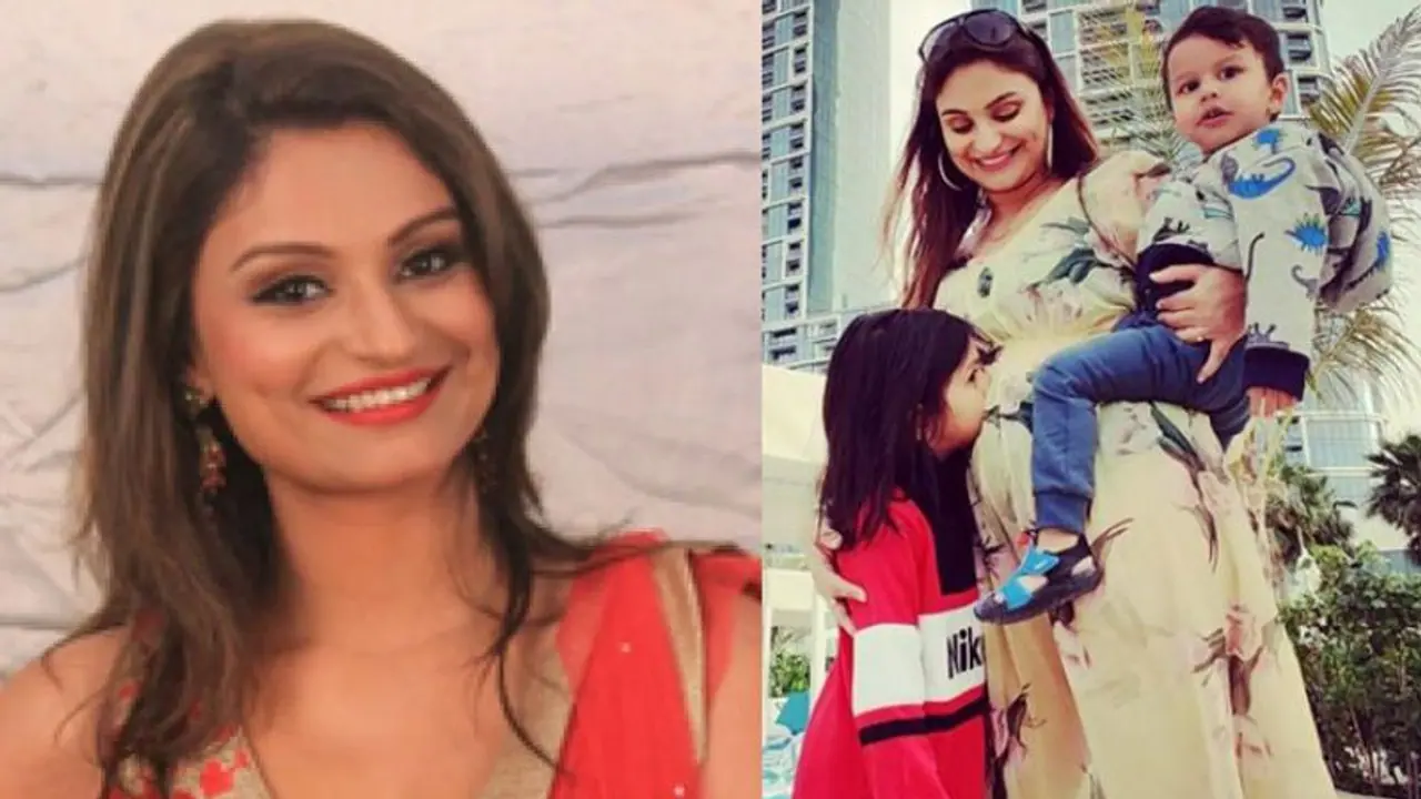 तीसरी बार मां बनने जा रही Dimpy Ganguly, दोनों बच्चों के साथ बेबी बंप फ्लॉन्ट कर दी खुशखबरी तीसरी बार मां बनने जा रही Dimpy Ganguly, दोनों बच्चों के साथ बेबी बंप फ्लॉन्ट कर दी खुशखबरी