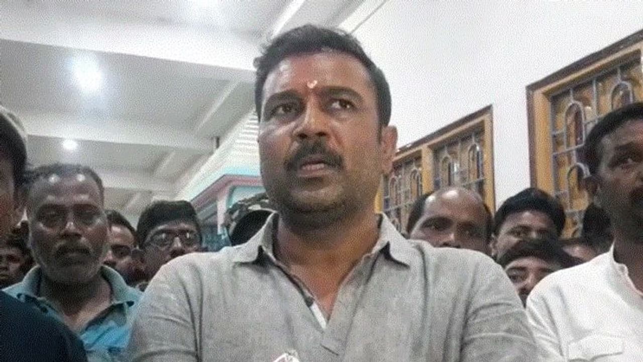 'ঝালদা থানার আইসি এখনও কেন রয়েছেন', কাউন্সলিরের পরিবারের পাশে ঝাড়খণ্ডের প্রাক্তন উপ মুখ্যমন্ত্ৰী 'ঝালদা থানার আইসি এখনও কেন রয়েছেন', কাউন্সলিরের পরিবারের পাশে ঝাড়খণ্ডের প্রাক্তন উপ মুখ্যমন্ত্ৰী