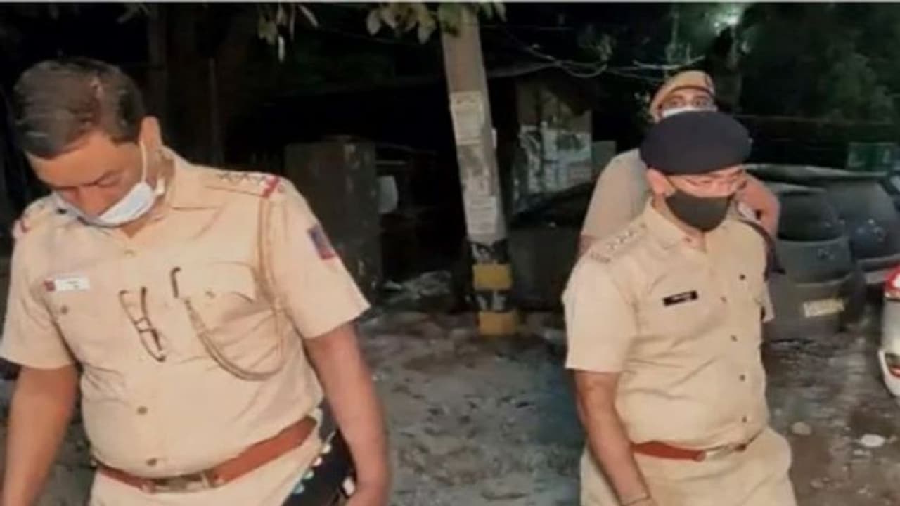 माइक्रोवेव ओवन के अंदर मिला दो महीने की बच्ची का शव, जानें पुलिस ने किस पर जताया पहला शक माइक्रोवेव ओवन के अंदर मिला दो महीने की बच्ची का शव, जानें पुलिस ने किस पर जताया पहला शक