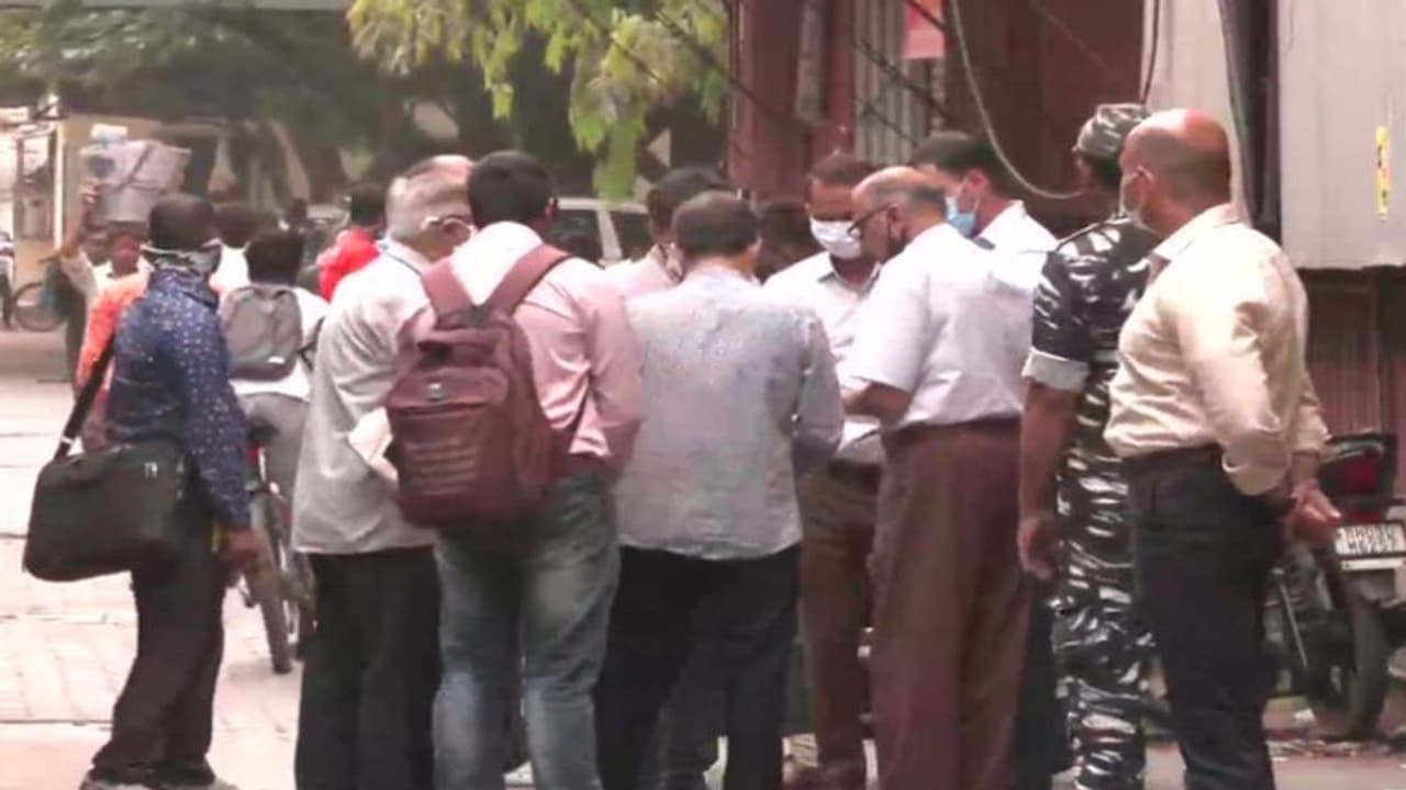 मनी लॉन्ड्रिंग केस में नवाब मलिक की बढ़ सकती हैं मुश्किलें, मुंबई में गोवावाला बिल्डिंग कंपाउंड पर ED की रेड मनी लॉन्ड्रिंग केस में नवाब मलिक की बढ़ सकती हैं मुश्किलें, मुंबई में गोवावाला बिल्डिंग कंपाउंड पर ED की रेड