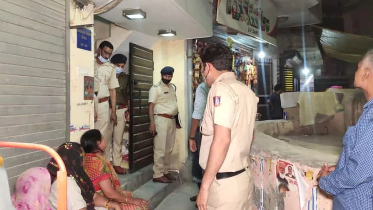 मां की बर्बरता जान कांप जाएगा कलेजा: पहले 2 माह की बेटी को दी भयानक मौत, फिर माइक्रोवेब में डाल दी लाश मां की बर्बरता जान कांप जाएगा कलेजा: पहले 2 माह की बेटी को दी भयानक मौत, फिर माइक्रोवेब में डाल दी लाश