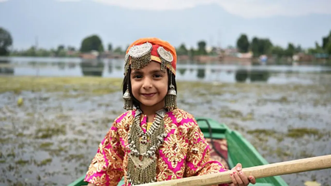 The Kashmir Files: तीन तरह के होते हैं कश्मीरी पंडित, जानें यहां कुछ मुस्लिम खुद को क्यों बताते हैं पंडित The Kashmir Files: तीन तरह के होते हैं कश्मीरी पंडित, जानें यहां कुछ मुस्लिम खुद को क्यों बताते हैं पंडित