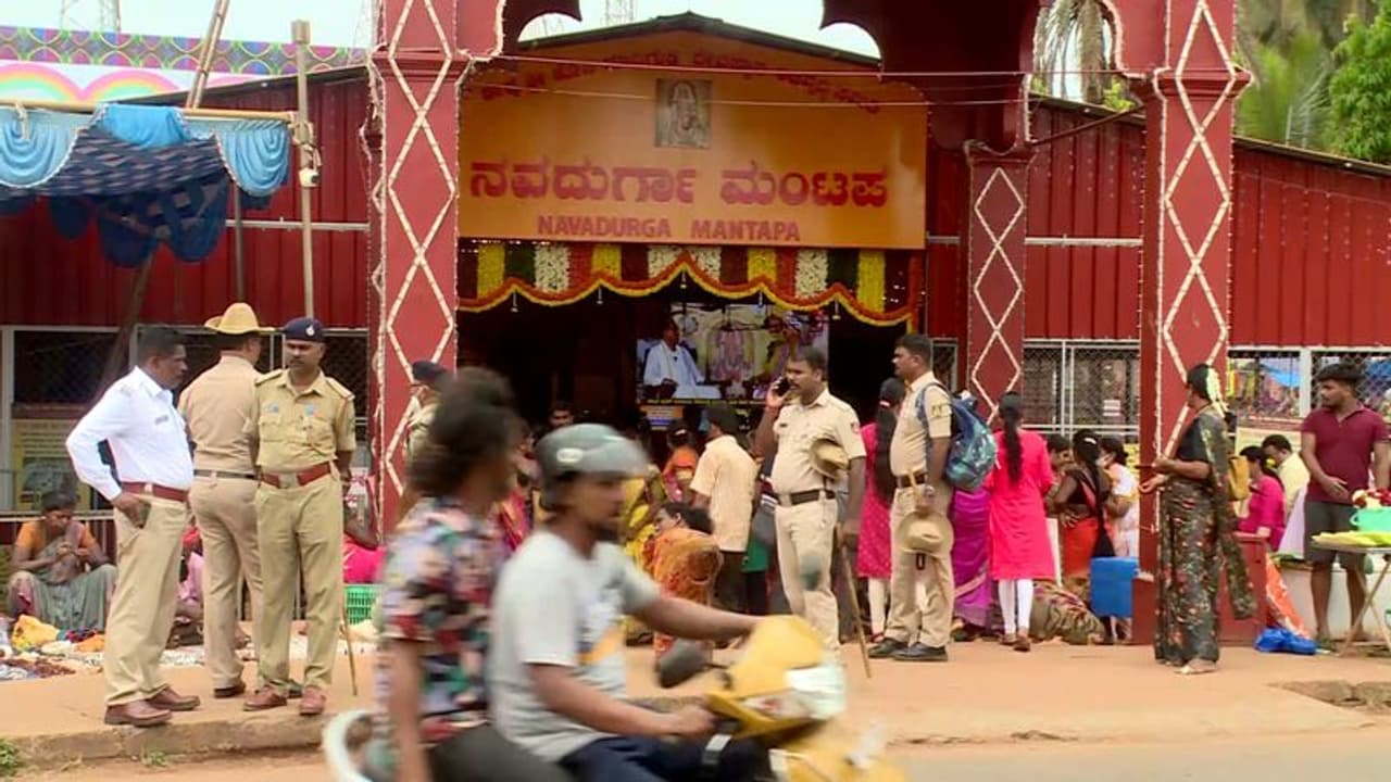 ಹಿಜಾಬ್ ಬೆಂಬಲಿಸಿ ಬಂದ್ಗೆ ಕರೆ, ಮುಸ್ಲಿಂ ವ್ಯಾಪಾರಿಗಳಿಗೆ ಬಿಗ್ ಶಾಕ್! ಹಿಜಾಬ್ ಬೆಂಬಲಿಸಿ ಬಂದ್ಗೆ ಕರೆ, ಮುಸ್ಲಿಂ ವ್ಯಾಪಾರಿಗಳಿಗೆ ಬಿಗ್ ಶಾಕ್!