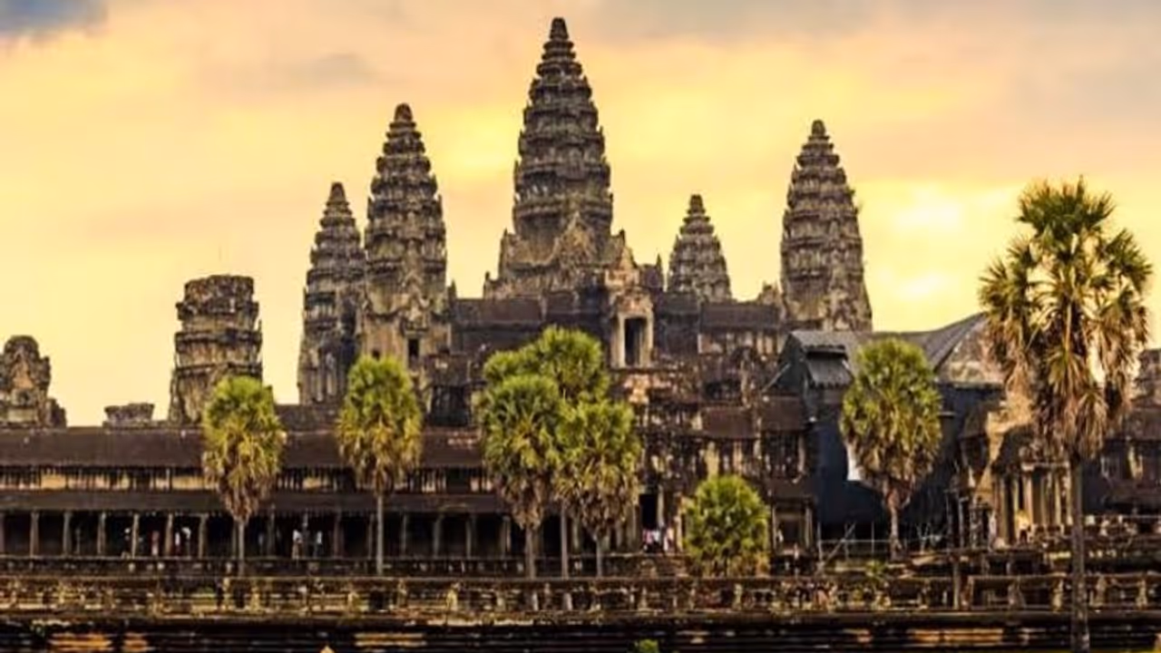 मंदिरों में वीआईपी कल्चर पर सवाल, मद्रास हाईकोर्ट ने कहा यह भक्तों को सबसे ज्यादा निराश करने वाला मंदिरों में वीआईपी कल्चर पर सवाल, मद्रास हाईकोर्ट ने कहा यह भक्तों को सबसे ज्यादा निराश करने वाला