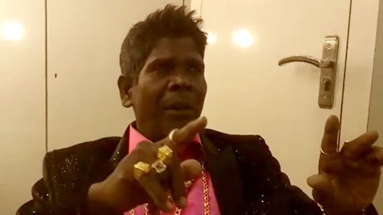 বীরভূমের বাদাম কাকুর মুম্বই পাড়ি, জনপ্রিয় সঙ্গীত পরিচালকের আদলে ভাইরাল কাঁচা বাদাম খ্যাত ভুবন বাদ্যকার বীরভূমের বাদাম কাকুর মুম্বই পাড়ি, জনপ্রিয় সঙ্গীত পরিচালকের আদলে ভাইরাল কাঁচা বাদাম খ্যাত ভুবন বাদ্যকার