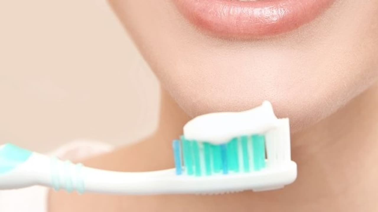 Tooth Paste : 'ഡെന്റിസ്റ്റുകള്‍ ശുപാര്‍ശ ചെയ്യുന്ന ടൂത്ത്‌പേസ്റ്റ്'; പ്രമുഖ ബ്രാന്‍ഡിന്റെ പരസ്യത്തിന് വിലക്ക്