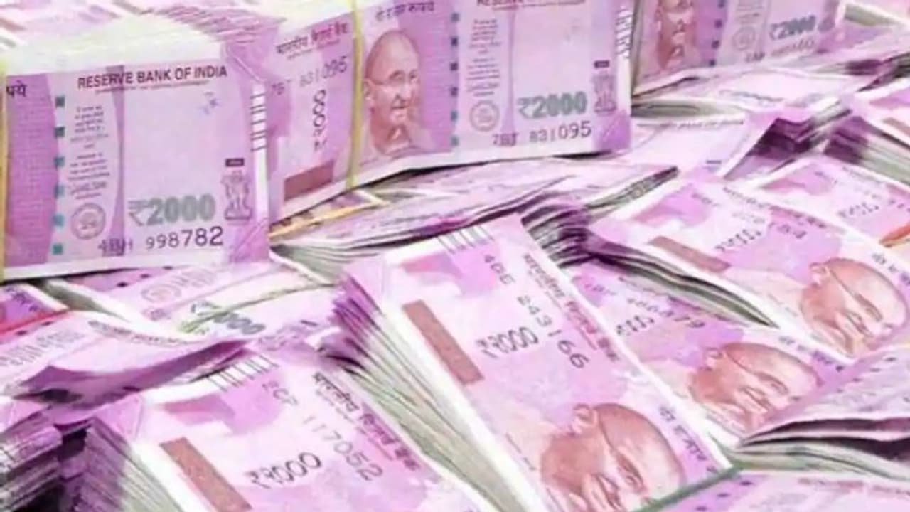 சதுரங்க வேட்டை பாணியில் மோசடி! ரூ.5 கோடி முதலீடு பண்ணா ரூ.500 கோடி கிடைக்கும்னு சொல்லி பிரபல நடிகரிடம் கைவரிசை சதுரங்க வேட்டை பாணியில் மோசடி! ரூ.5 கோடி முதலீடு பண்ணா ரூ.500 கோடி கிடைக்கும்னு சொல்லி பிரபல நடிகரிடம் கைவரிசை