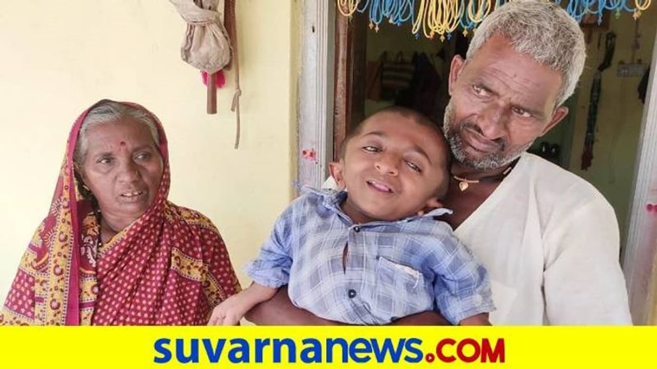 ತಂದೆಯ ಕಷ್ಟಕ್ಕೆ ನೆರವಾಗದ ಅಸಹಾಯಕತೆ: ತನ್ನ ಪರಿಸ್ಥಿಗೆ ಮಮ್ಮಲ ಮರುಗಿ ಕಣ್ಣೀರಿಡುತ್ತಿರೋ ಕುಬ್ಜ..!